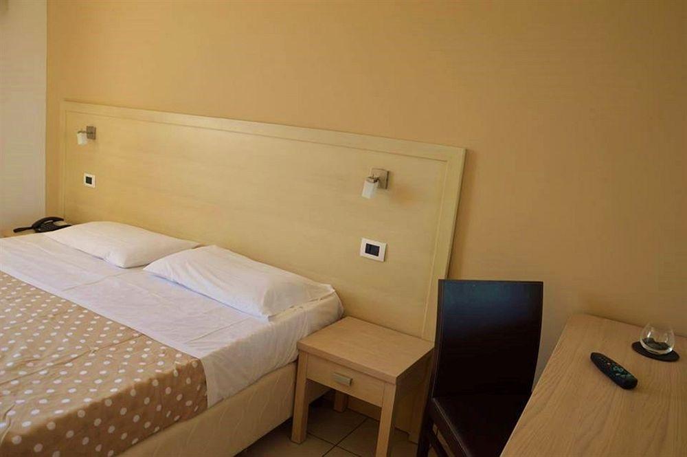 Hotel Bulla Regia Фонтане-Бьянке Экстерьер фото