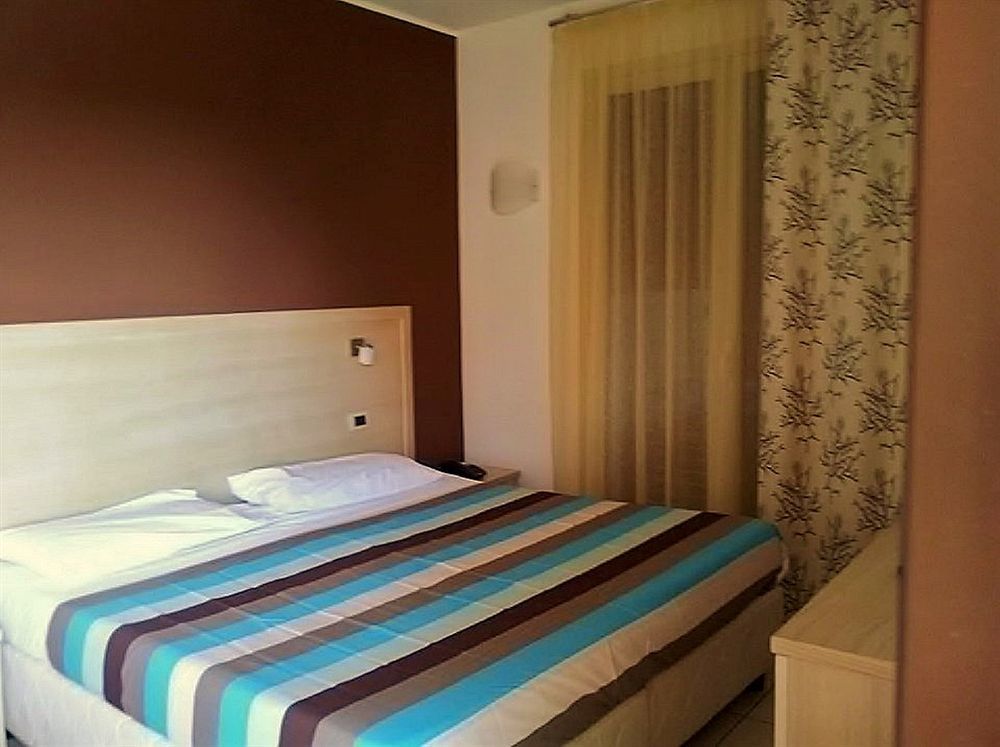 Hotel Bulla Regia Фонтане-Бьянке Экстерьер фото
